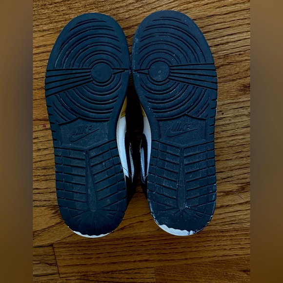 Nike Basketball Shoes Air Jordan 1 mid gs yellow black white Youth Big Boy’s 5Y - Picture 6 of 8